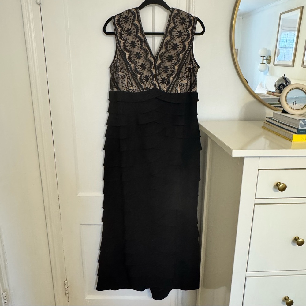 Jessica Howard Elegant Black and Beige Lace Dress